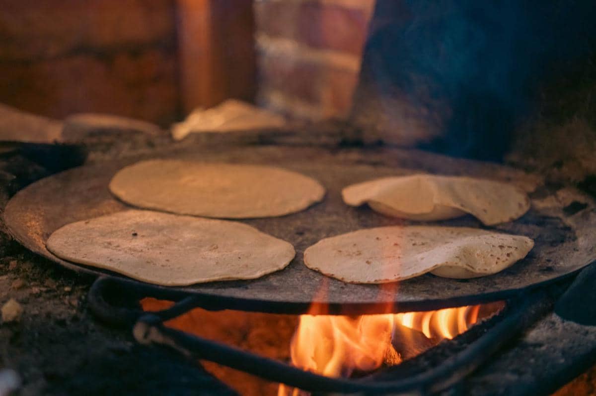ilustrasi membuat kulit tortilla homemade