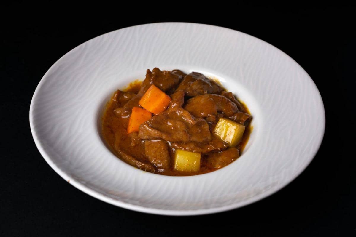 Resep Semur Daging Sapi Kentang, Bumbu Kental dan Kaya Rasa