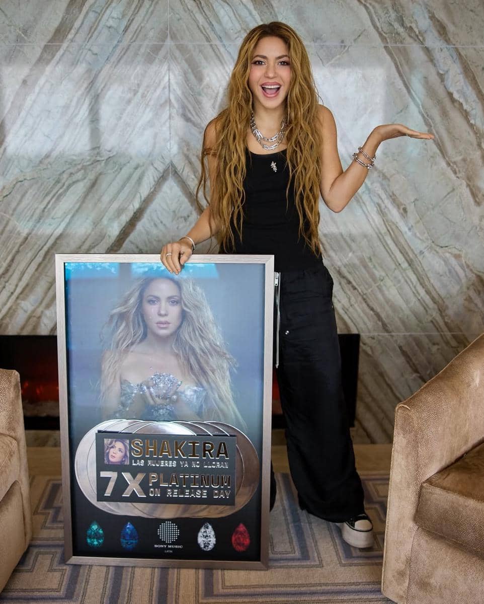 gaya OOTD kasual ala Shakira