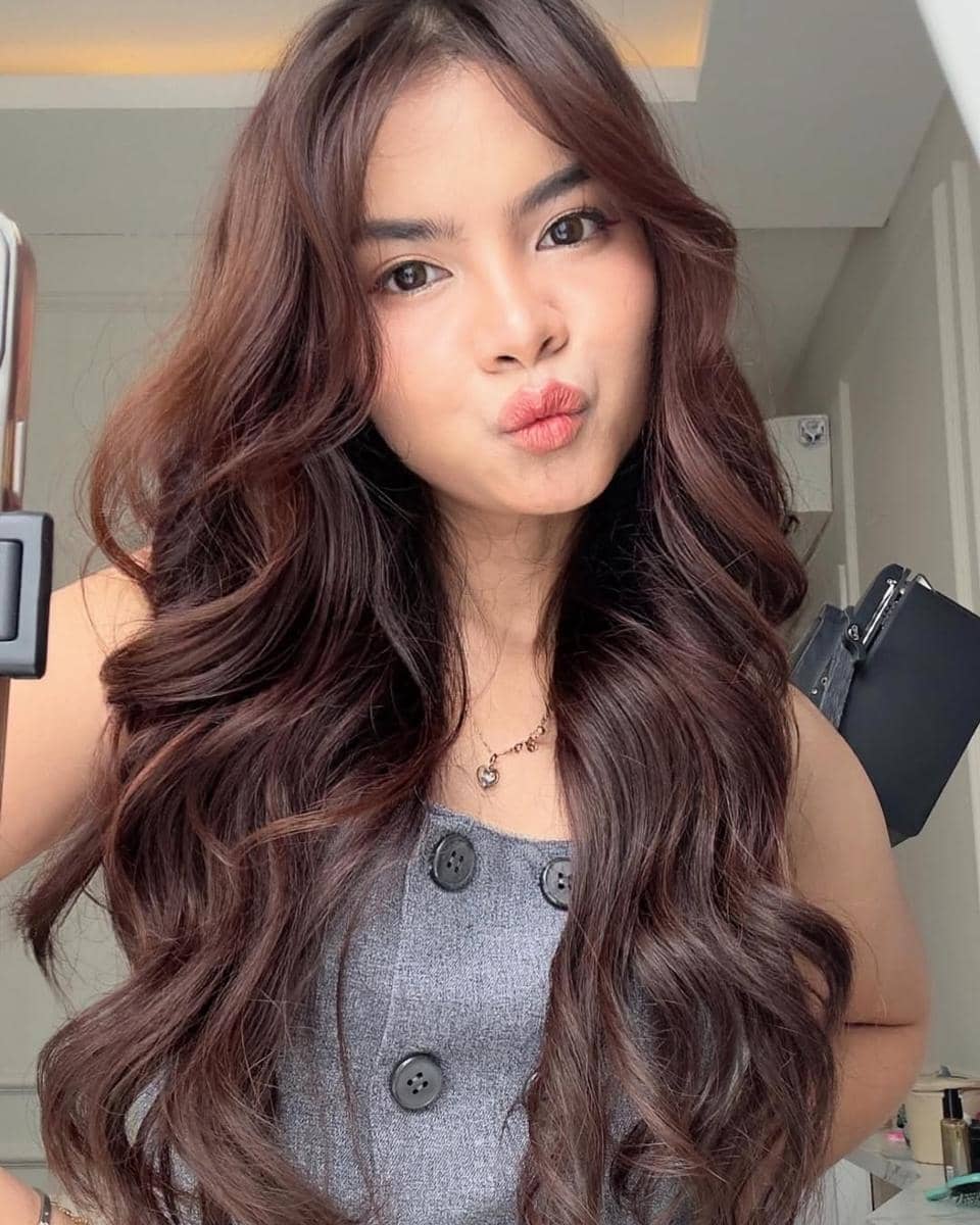 ide hairstyle ke kantor ala Alma Mestika 