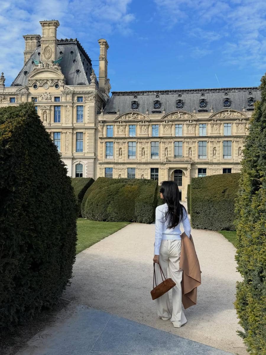 Azizah Salsha saat jalan-jalan di Paris, tak lupa main padel