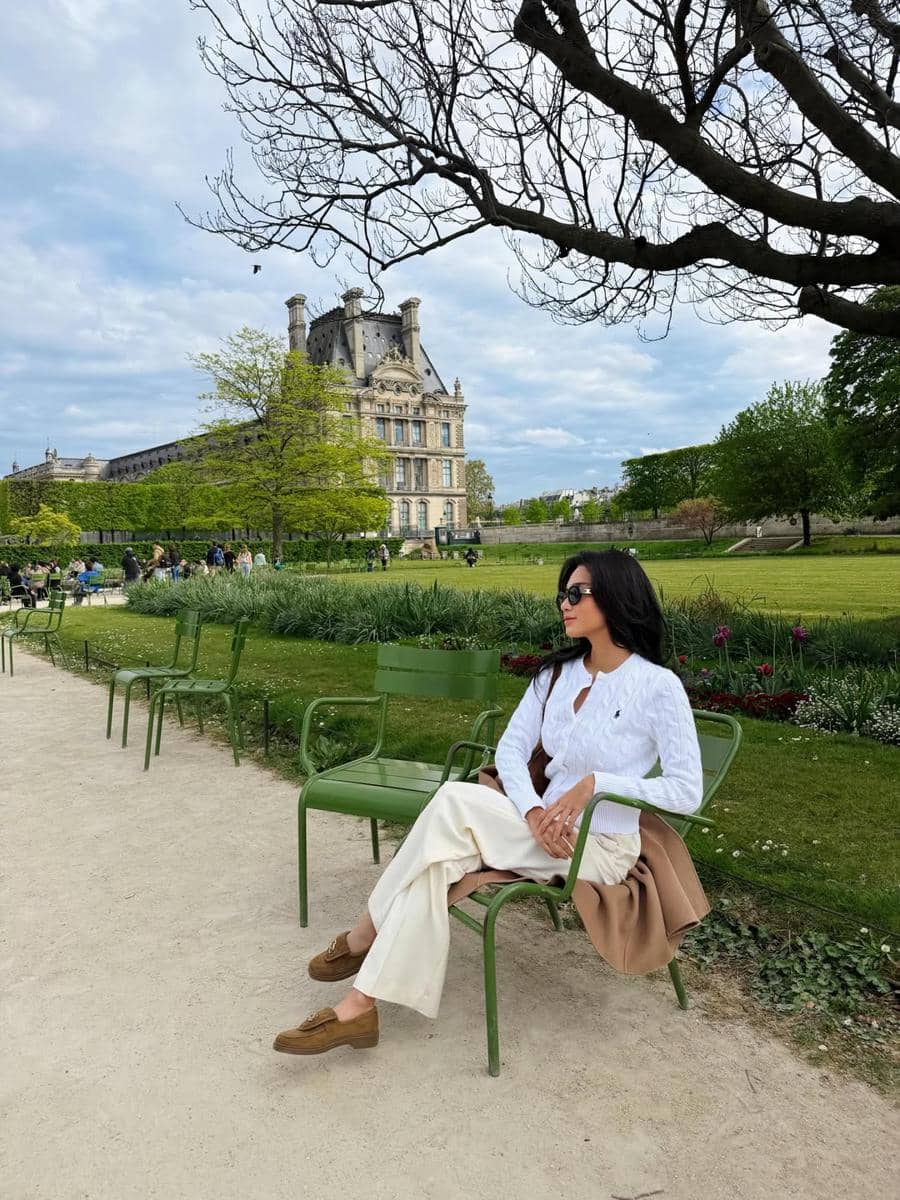 Azizah Salsha saat jalan-jalan di Paris, tak lupa main padel