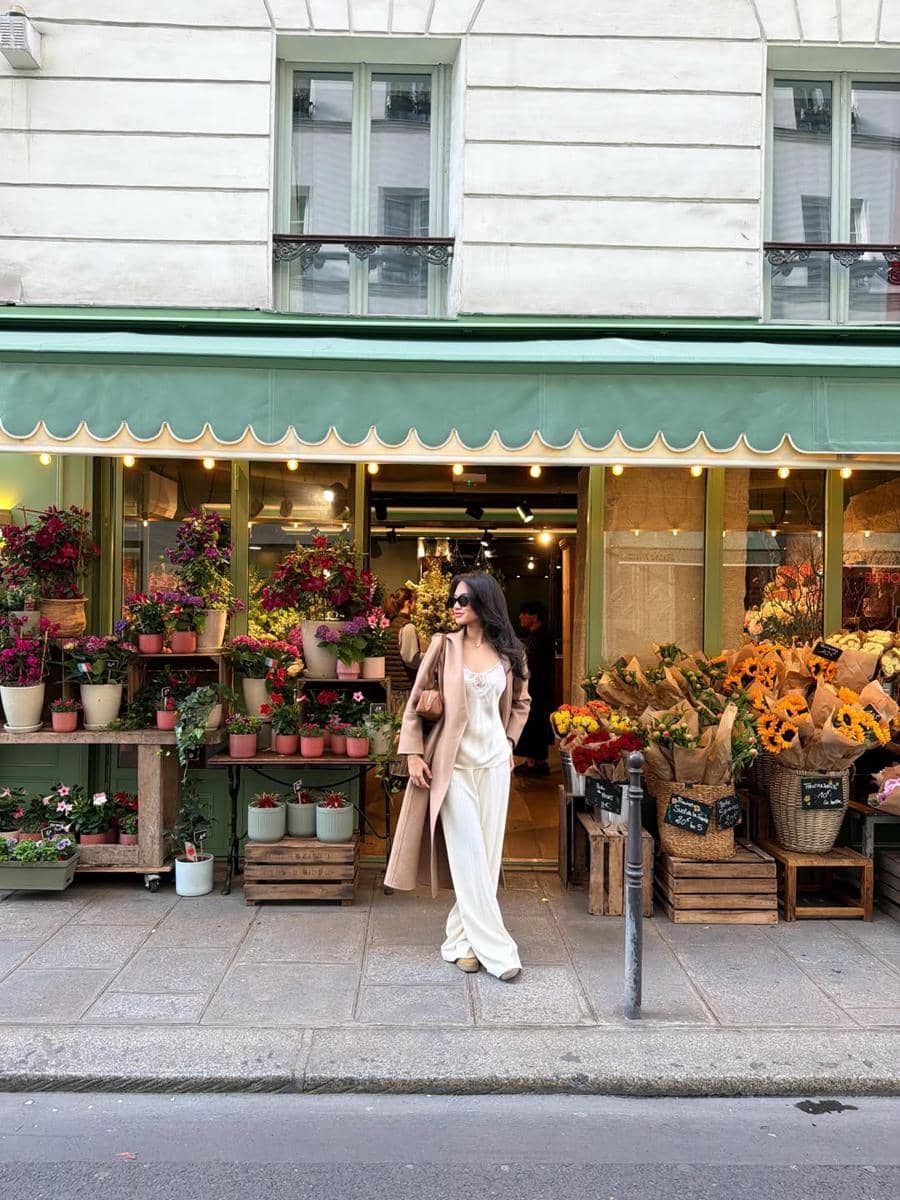 Azizah Salsha saat jalan-jalan di Paris, tak lupa main padel