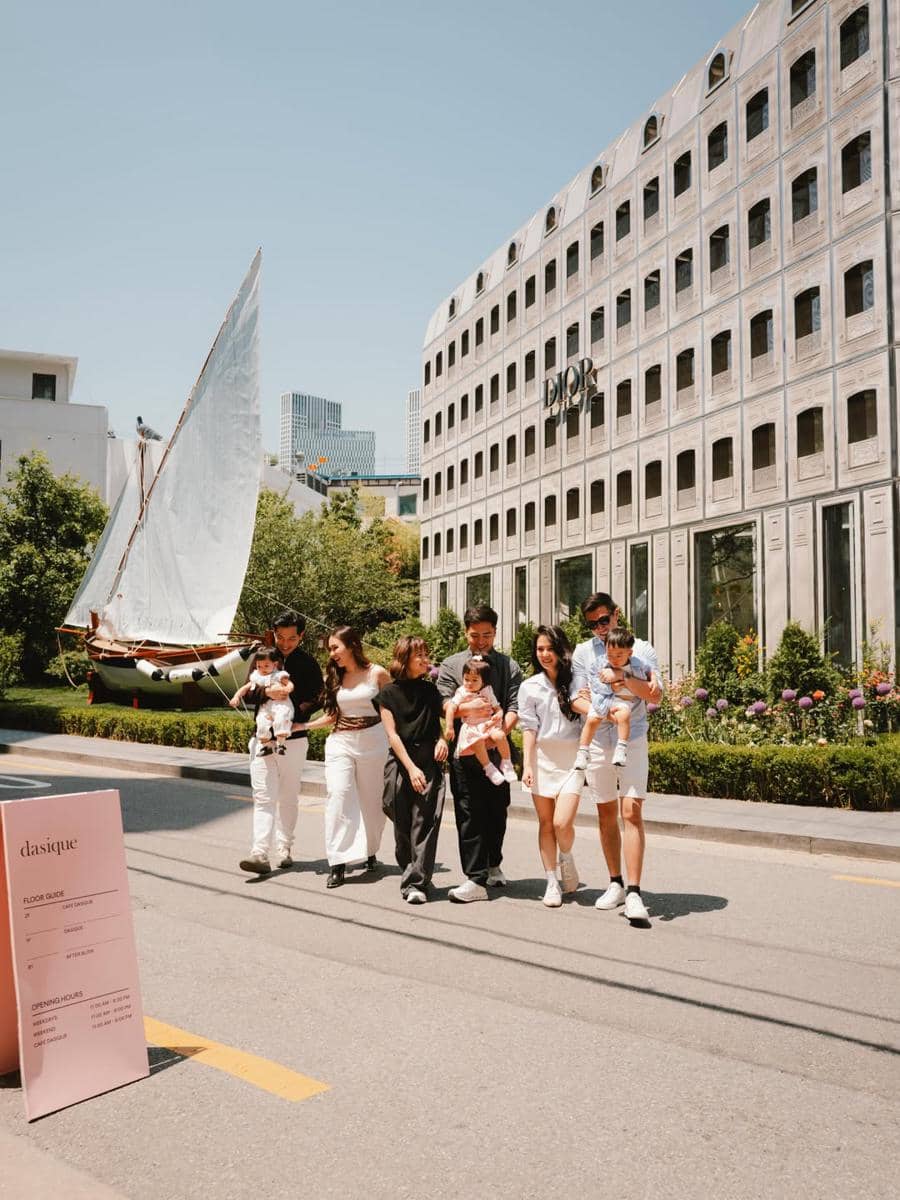 Keluarga Gritte Agatha jalan-jalan di Seoul