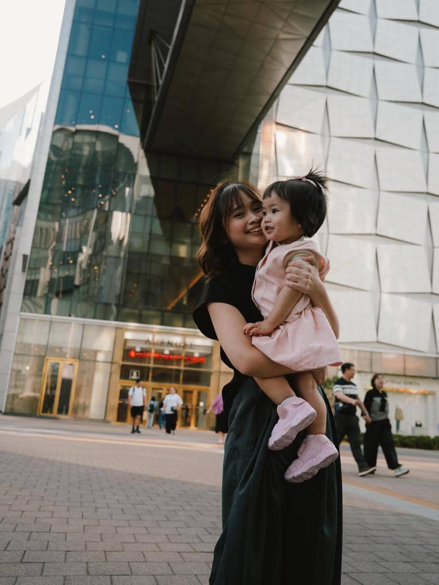 Keluarga Gritte Agatha jalan-jalan di Seoul