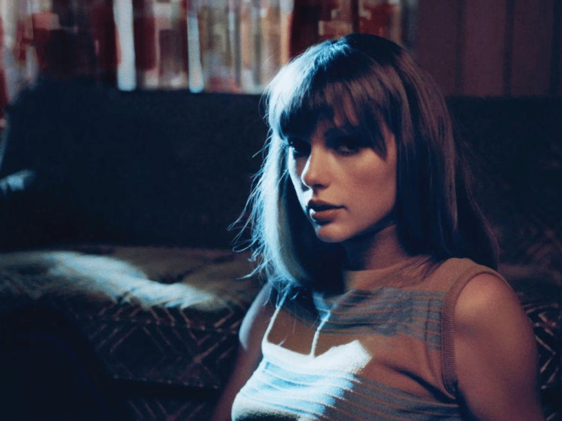 Taylor Swift dalam album Midnights