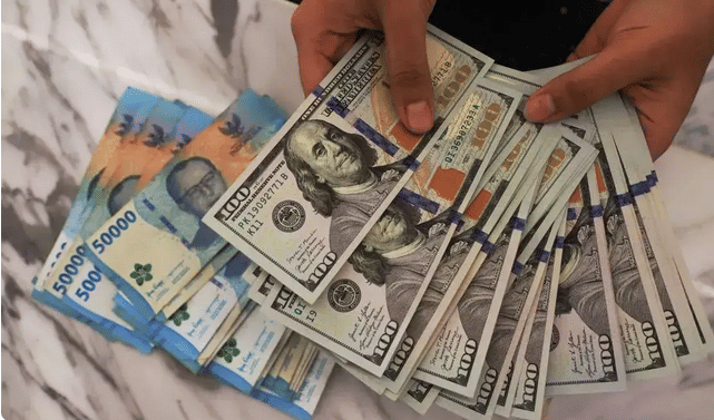 Ilustrasi rupiah dan dolar