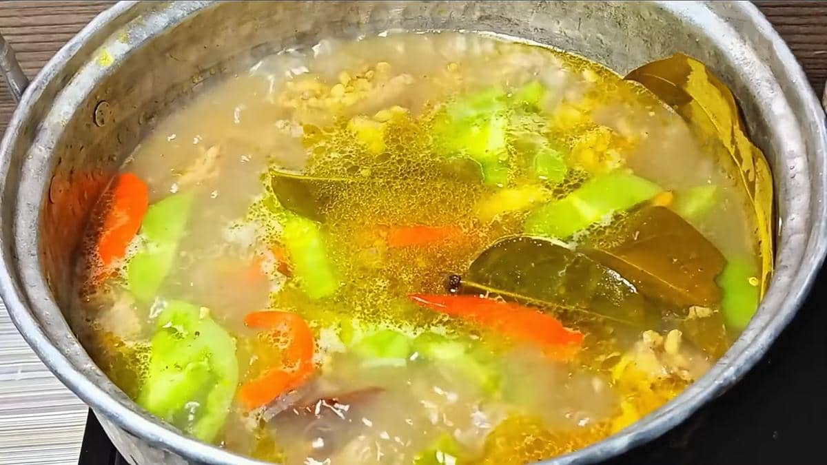 ilustrasi memasak asem-asem tetelan sapi bumbu iris