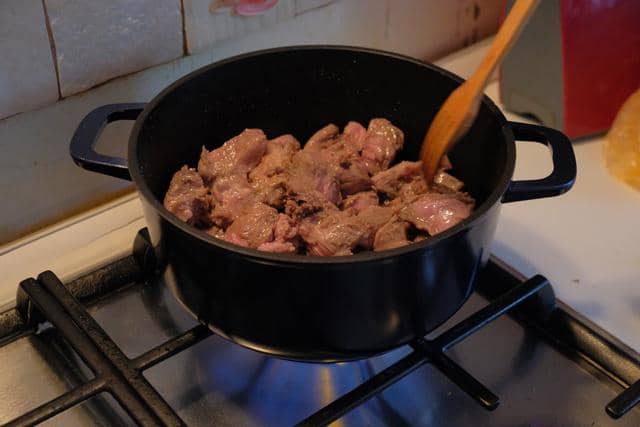 ilustrasi memasak daging