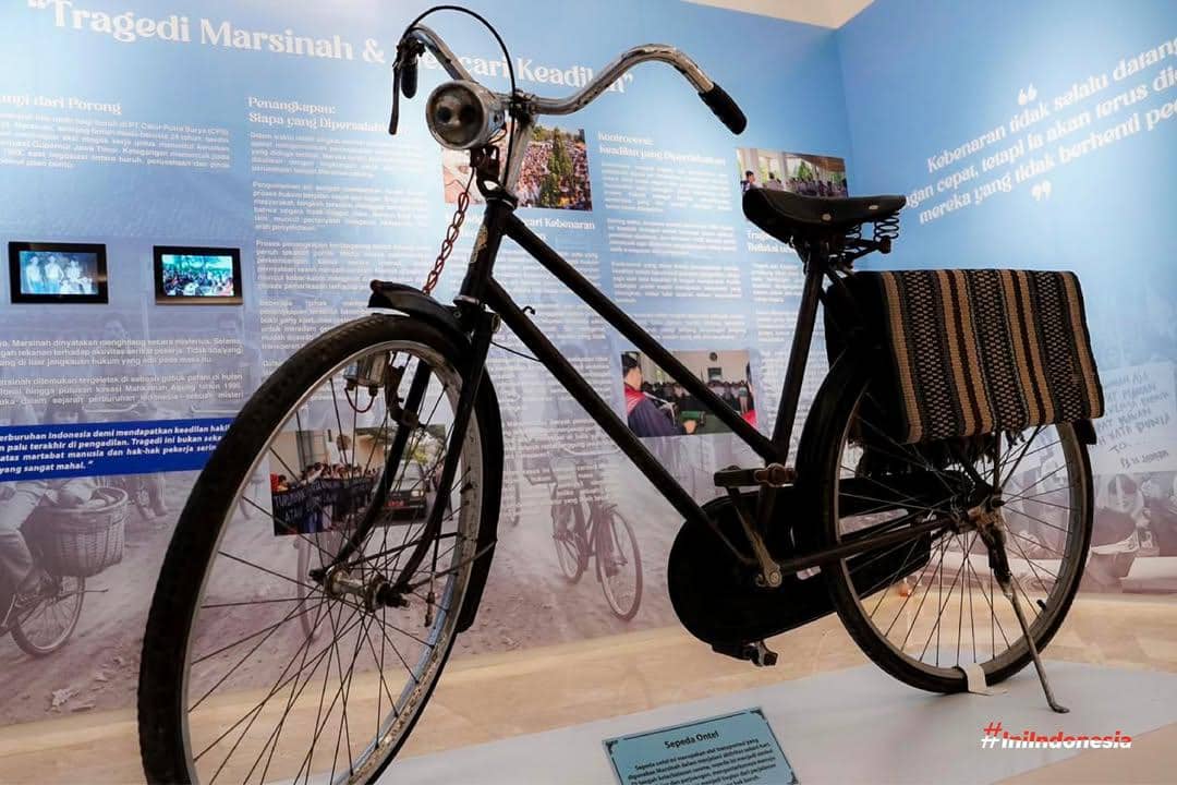 sepeda ontel di dalam Museum Marsinah (instagram.com/republikindonesia)