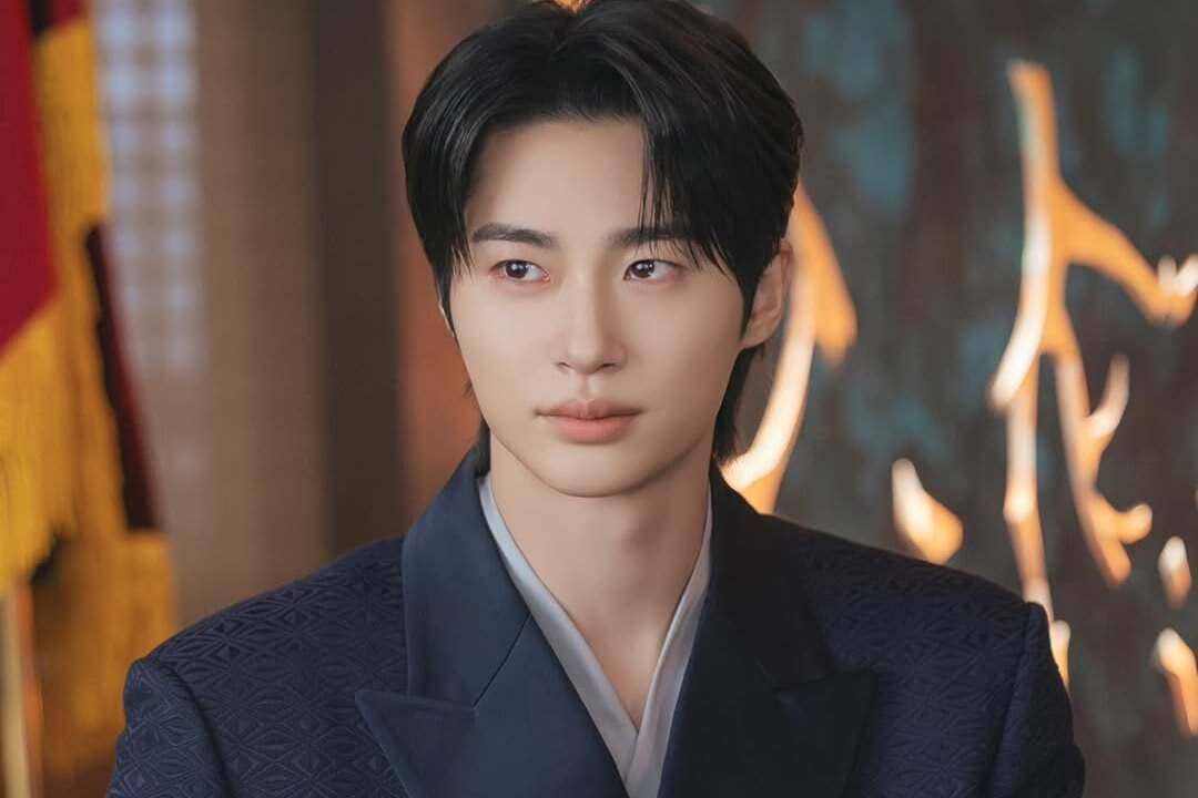 Byeon Woo Seok di Perfect Crown