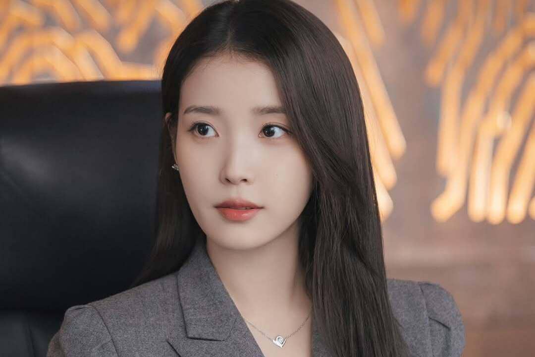 IU di Perfect Crown