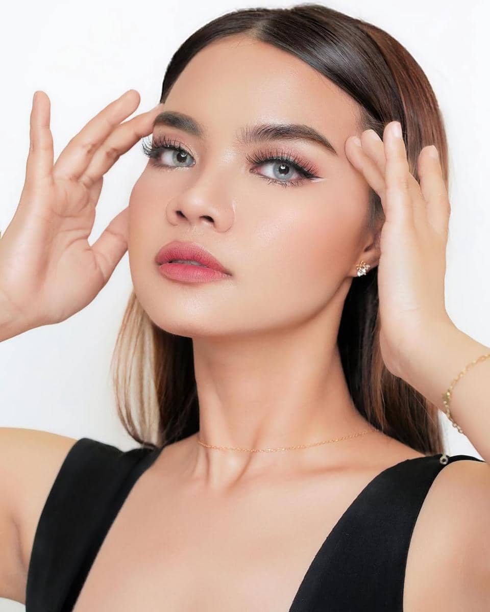 ide hairstyle ke kantor ala Alma Mestika 