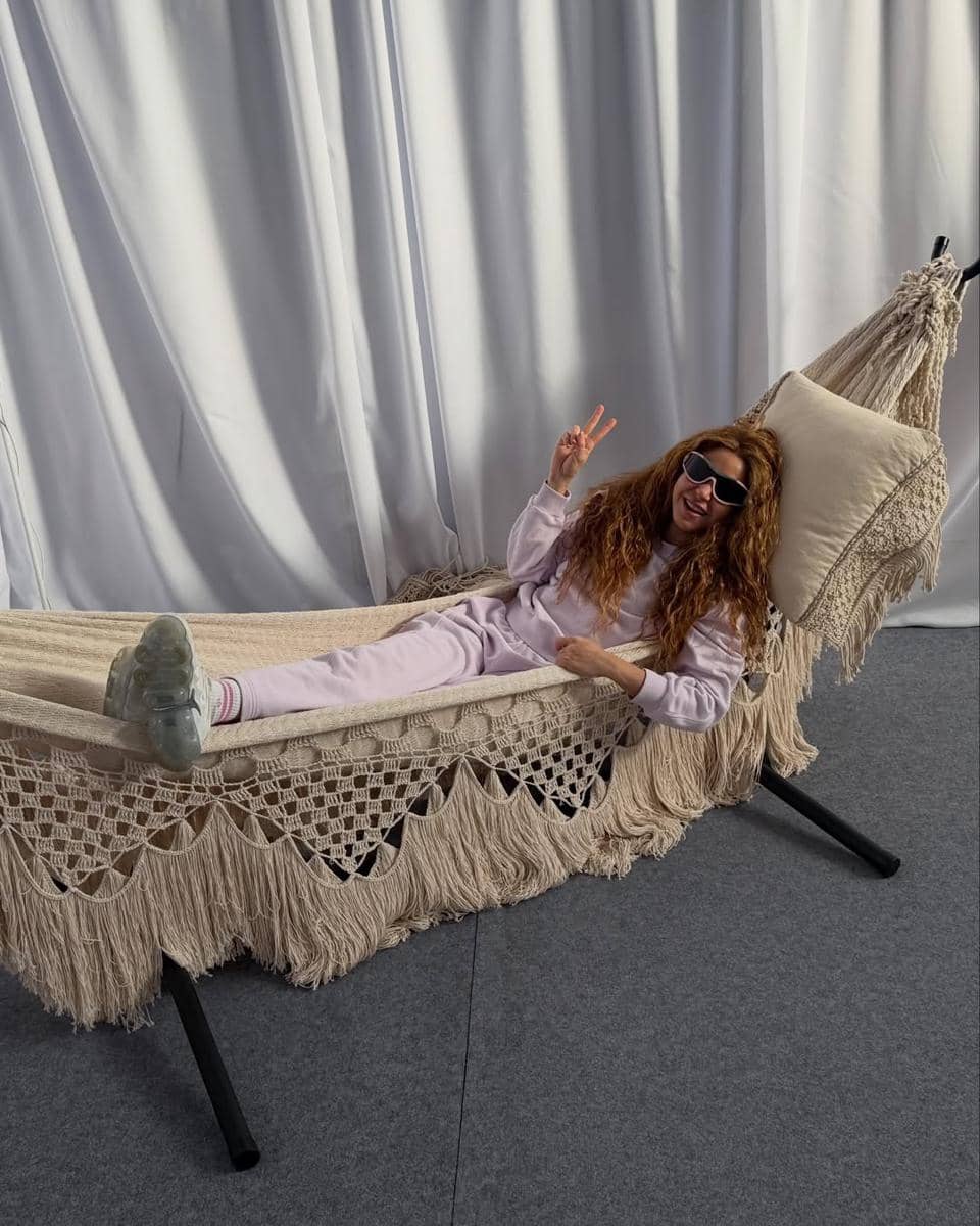 gaya OOTD kasual ala Shakira 