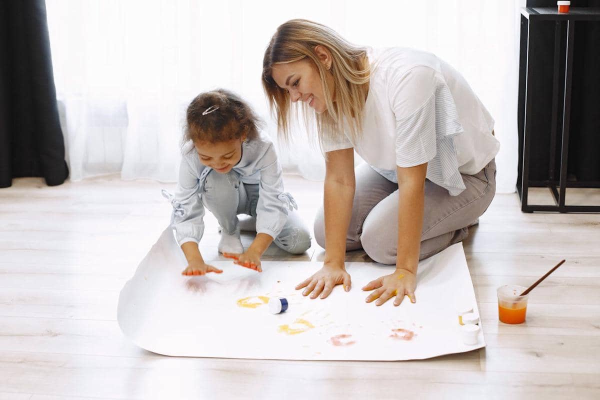 5 Tips Mencari Babysitter yang Aman untuk Ibu Bekerja, Harus Jeli!
