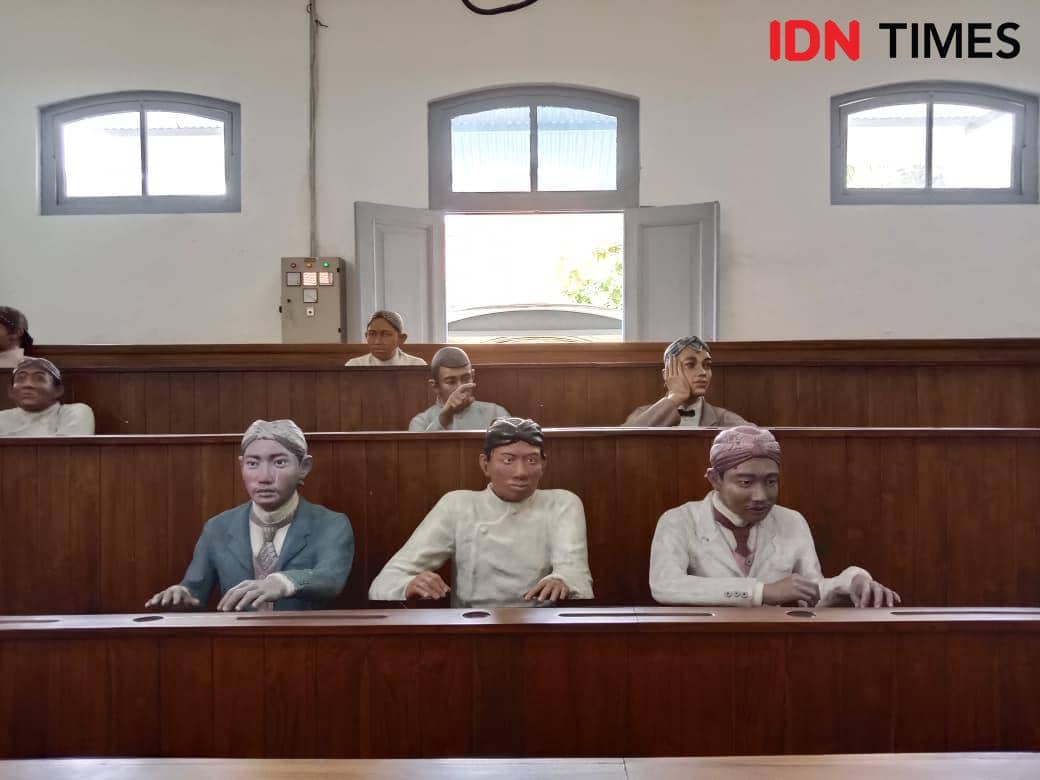 Ilustrasi mahasiswa STOVIA, cikal bakal Budi Utomo (IDN Times/Febriyanti Revitasari)