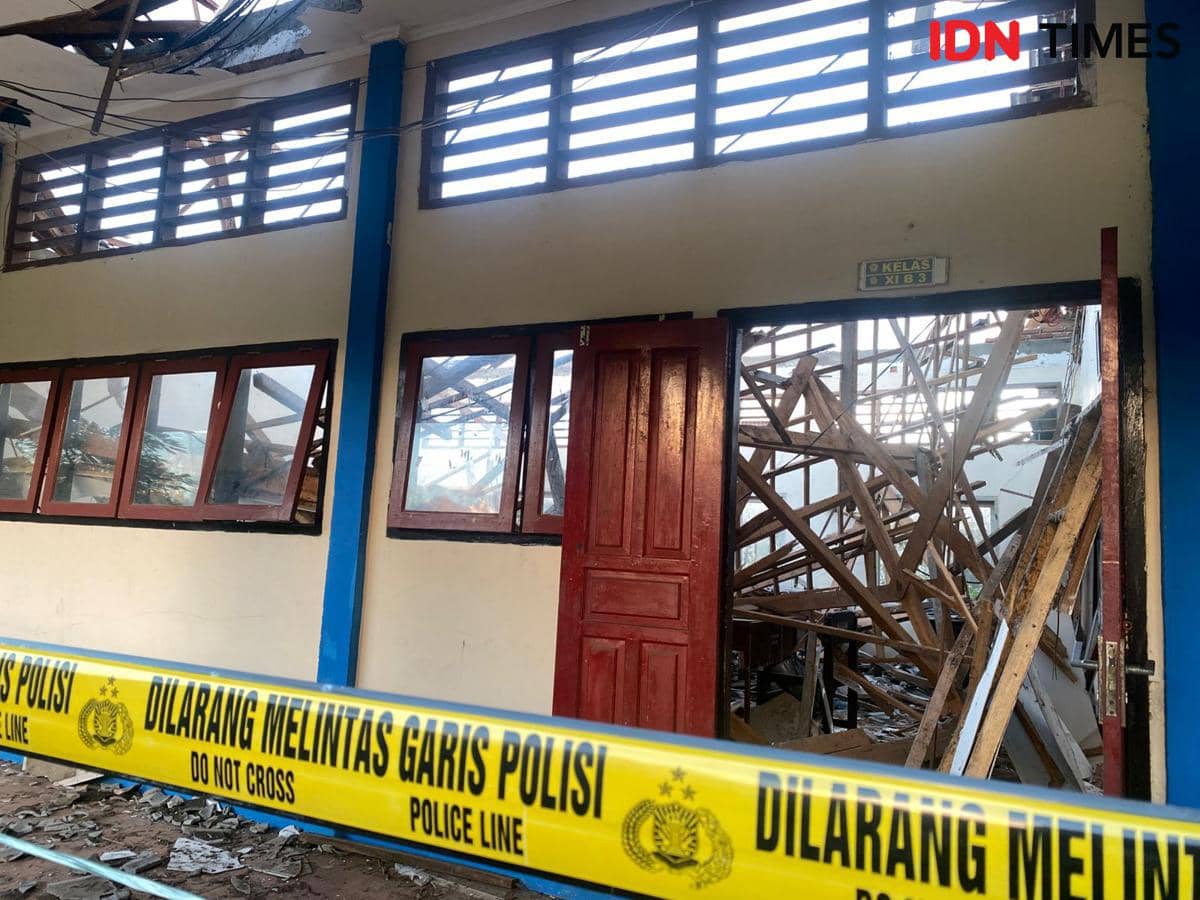 Dua Ruang Kelas SMAN 7 Mataram Ambruk, Empat Siswa Jadi Korban