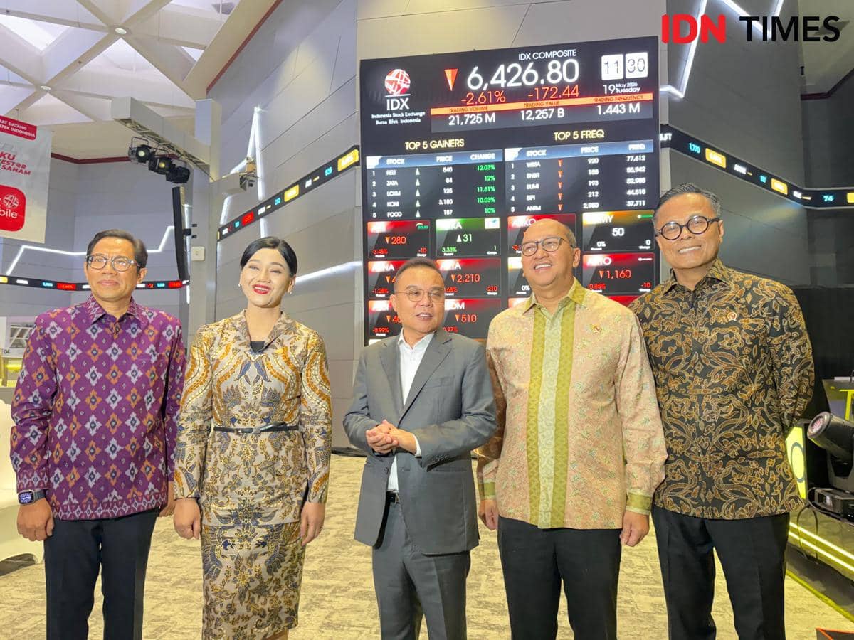 Momen Dasco, Bos OJK, dan Danantara Foto Depan Grafik IHSG Rontok