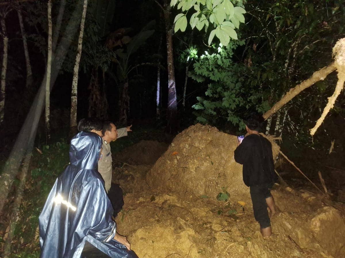 Longsor di Tapsel, Ibu dan Anak Dikabarkan Hilang