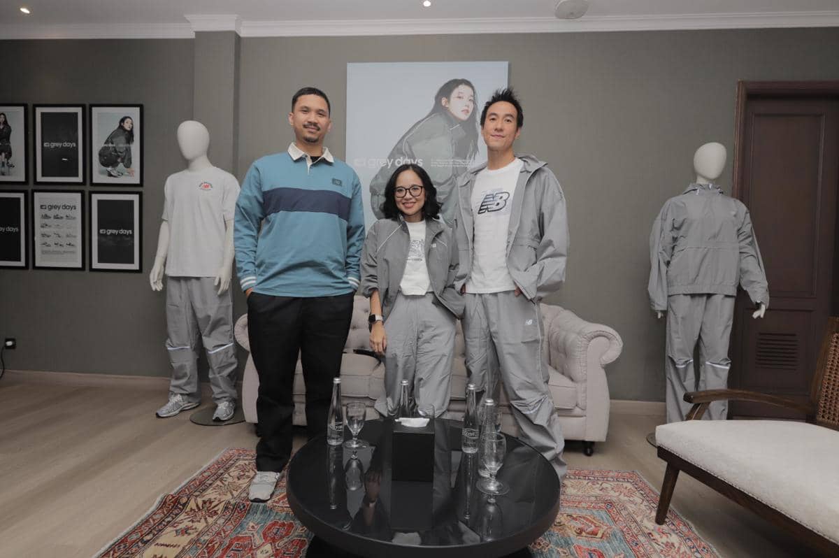 Ki ka= Reggie Ramadana selaku Brand Marketing Manager New Balance Indonesia, Martina Harianda Mutis selaku Senior General Manager MAP Active, Daniel Mananta selaku Presenter & Friends of New Balance Indonesia.jpeg