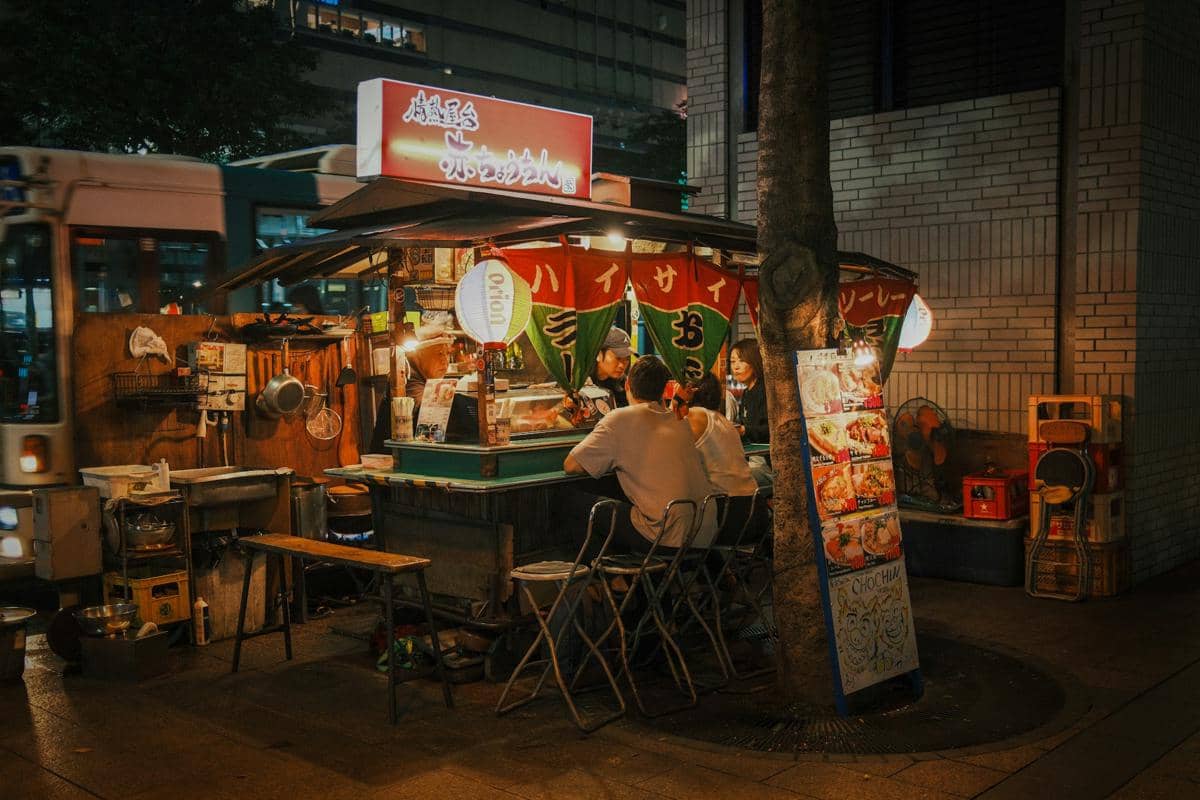 Ilustrasi booth pojangmacha (unsplash.com/Photo by Sunny Young)