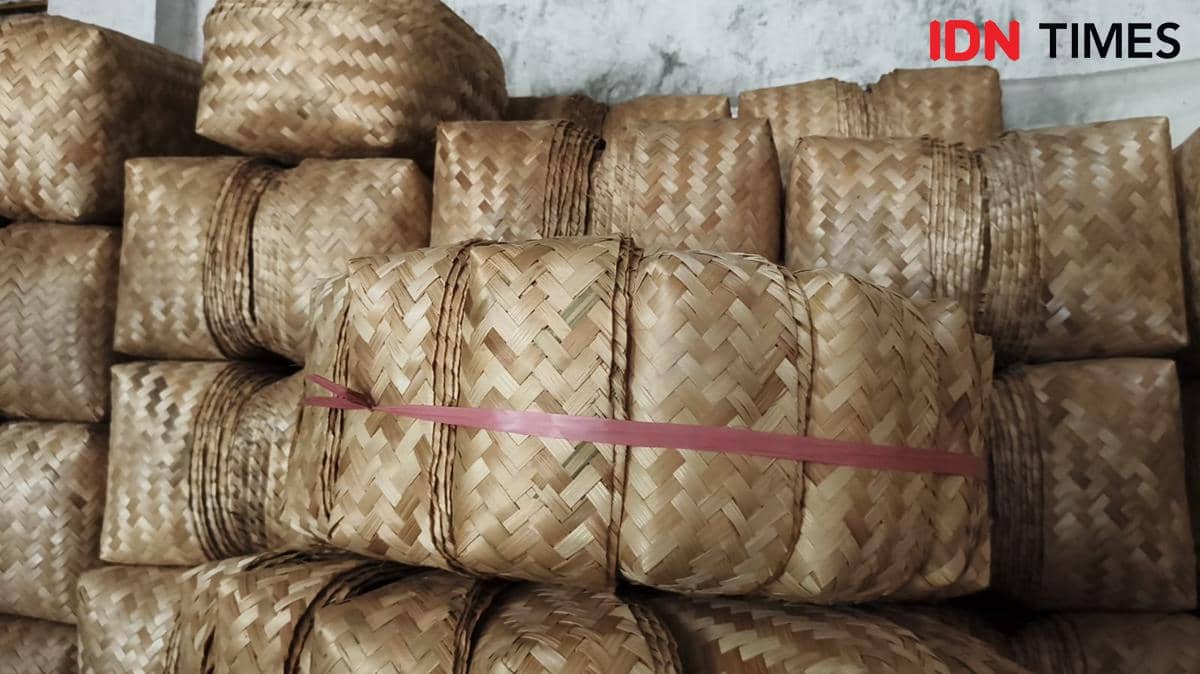 Harga Plastik Naik, Besek Bambu Jadi Solusi Jelang Idul Adha