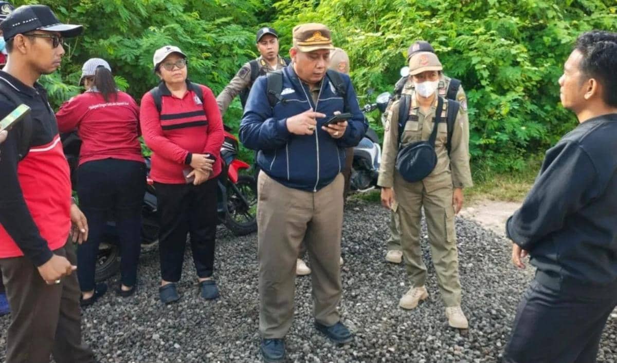 Satpol PP Klungkung saat ke sidak ke Nusa Penida. (Dok. IDN Times Bali/Istimewa)