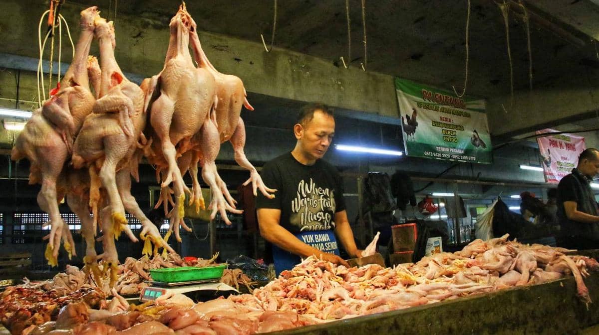 Penjualan daging ayam di pasar tradisional, dok. Diskominfo Bandung