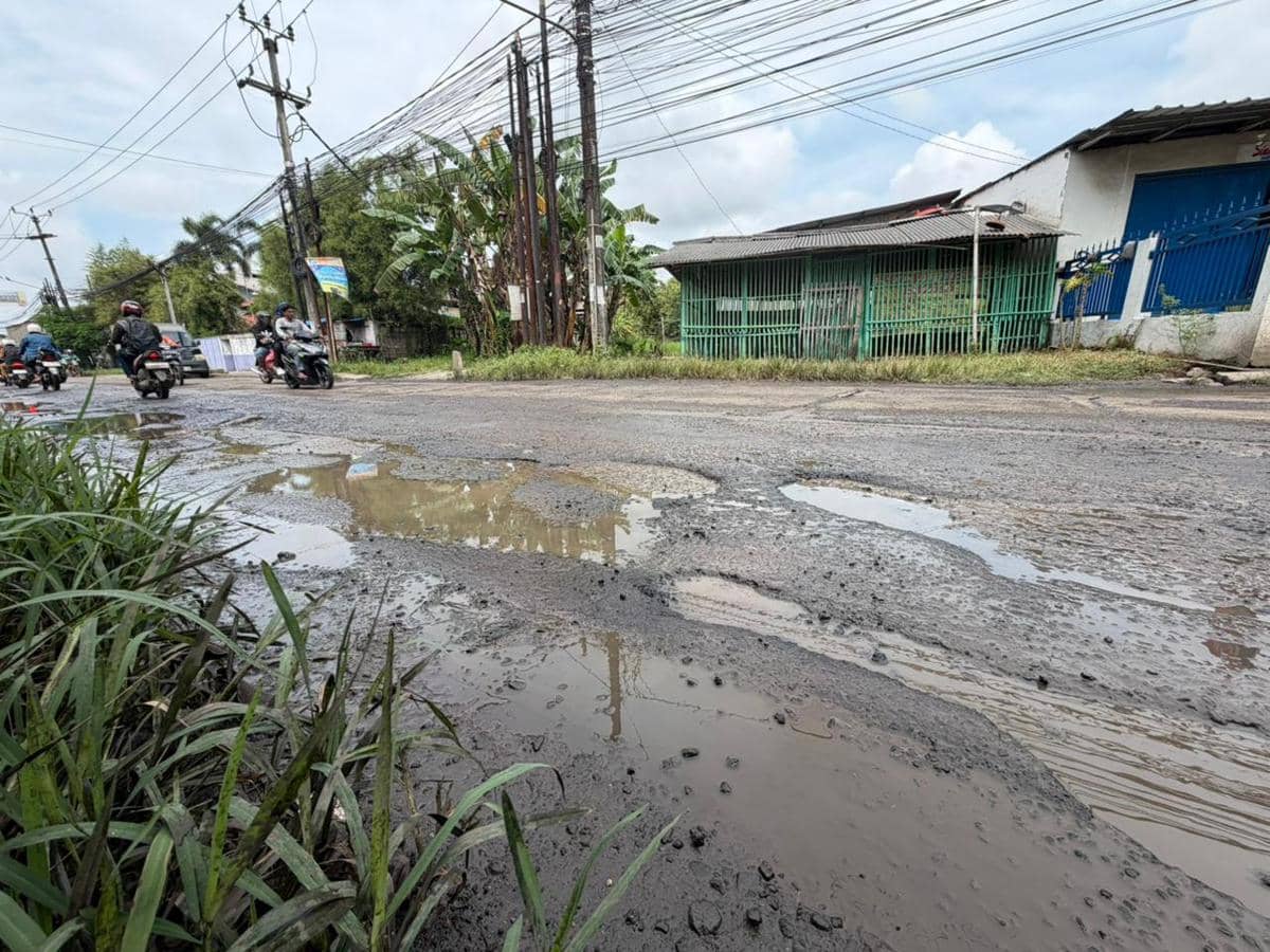 Jalan Rajeg-Mauk hingga Rajeg-Pasar Kemis Rusak, Cuma Ditambal Sulam