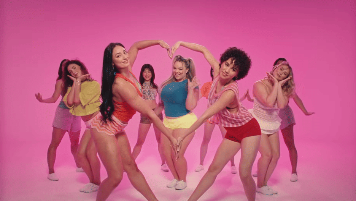 Trisha Paytas dalam MV Saranghae
