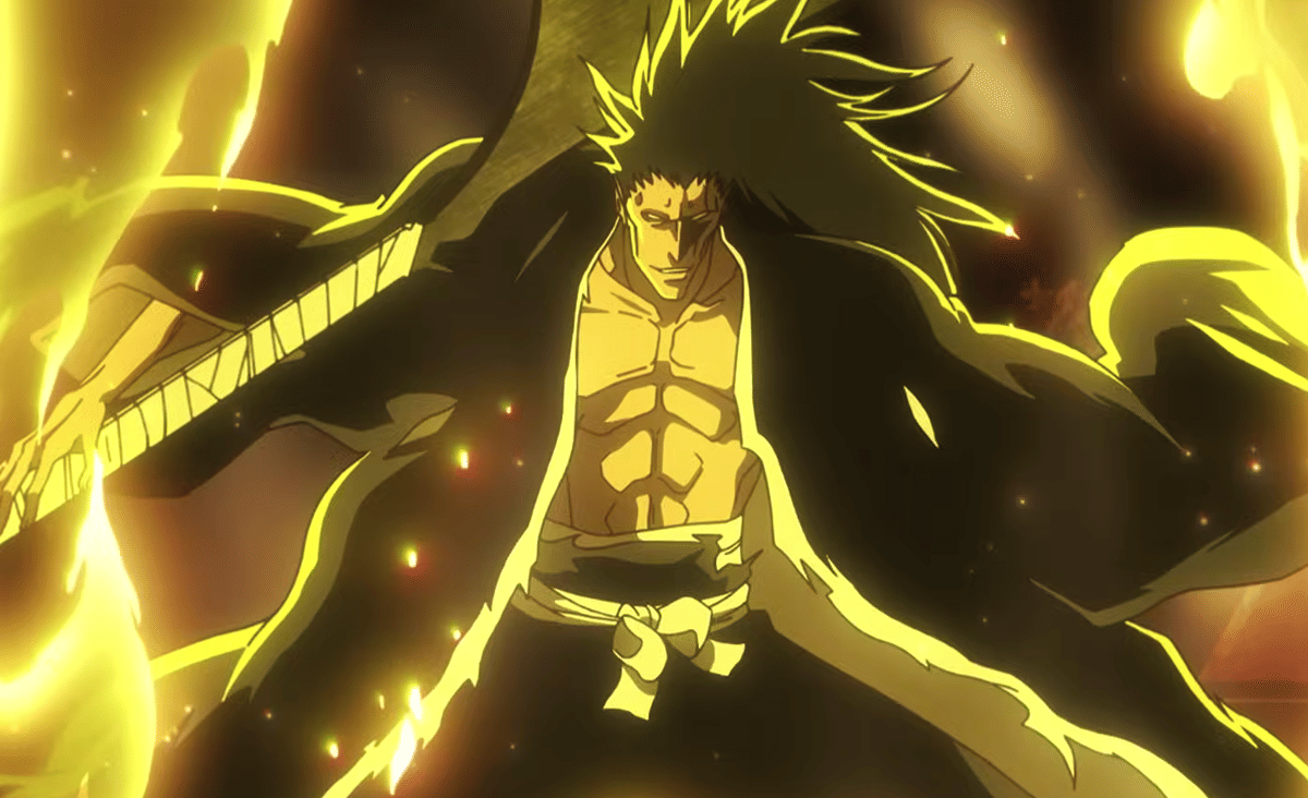 Kenpachi Zaraki berdiri dengan aura energi kuning menyala di sekelilingnya, mengenakan jubah hitam terbuka dan memegang pedang besar.