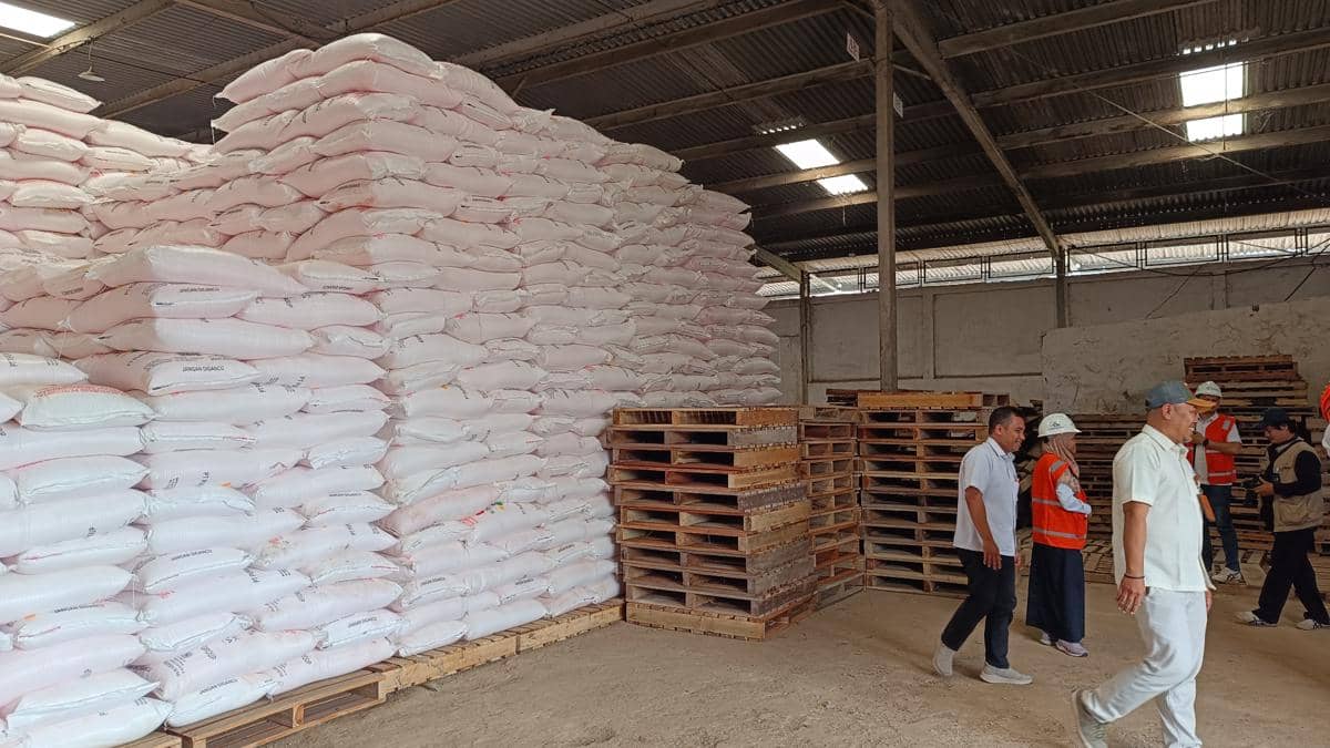 Gudang pupuk bersubsidi milik PT Pupuk Indonesia. IDN Times/Debbie Sutrisno 