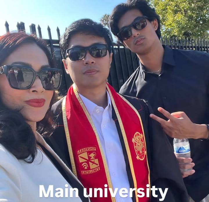Diah Permatasari hadiri wisuda S2 anak di USC