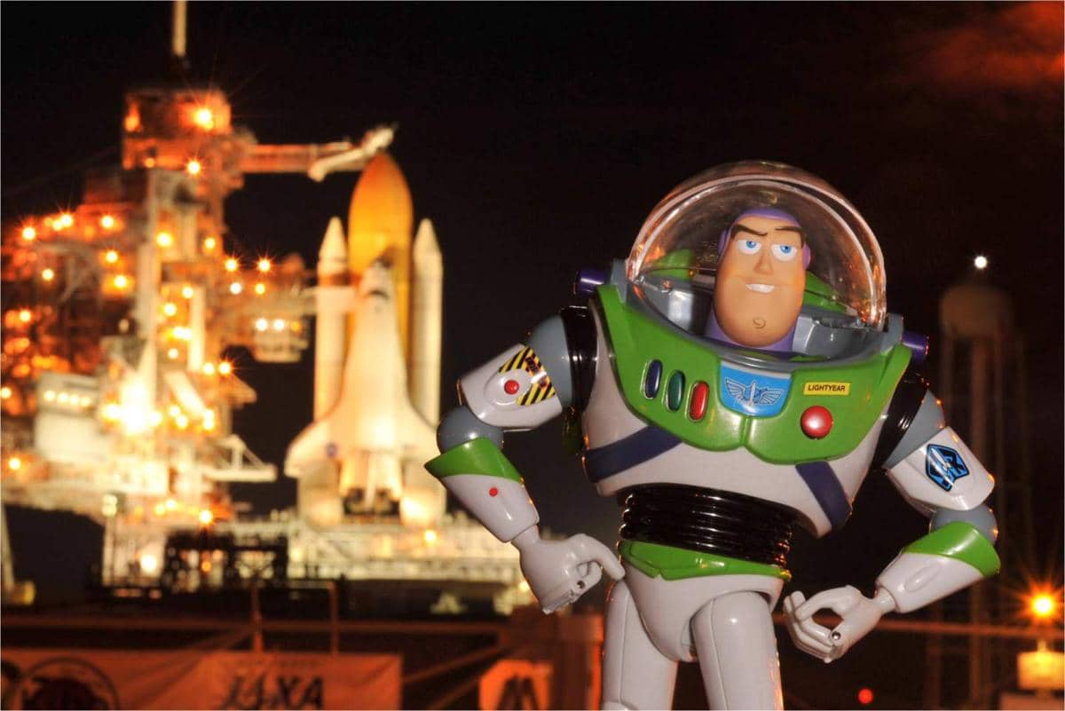 potret action figure yang pernah dibawa NASA ke luar angkasa