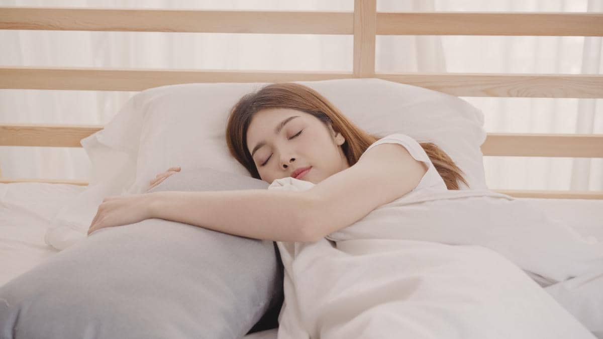 5 Cara Tidur dengan Jadwal Konsisten Untukmu yang Suka Bergadang