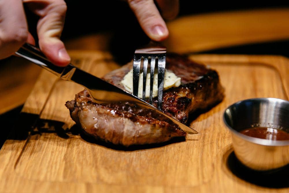 ilustrasi steak sapi