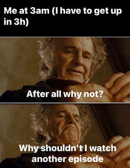 Meme lucu menampilkan adegan karakter tua dari film fantasi dengan teks tentang menonton episode anime lain meski sudah larut malam.