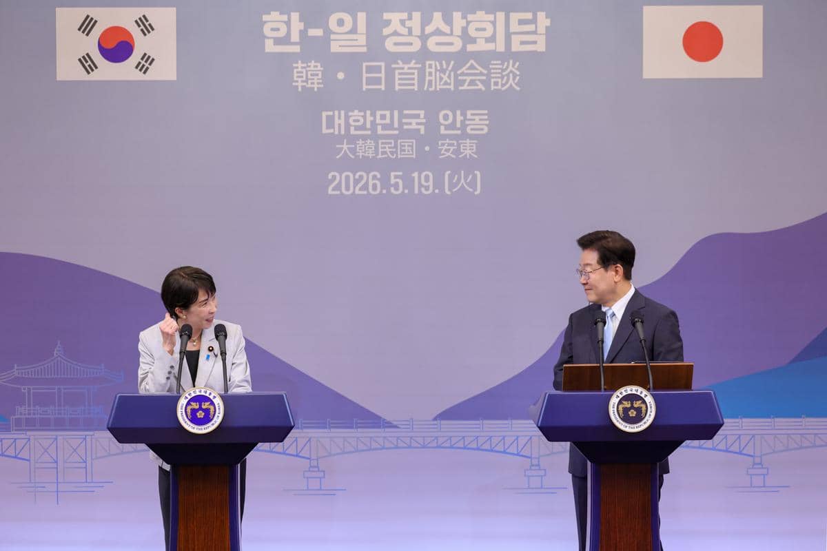 Perdana Menteri Jepang Sanae Takaichi (kiri) dan Presiden Korea Selatan Lee Jae Myung saat menggelar KTT bilateral di Andong, pada 19 Mei 2026. (x.com/takaichi_sanae)