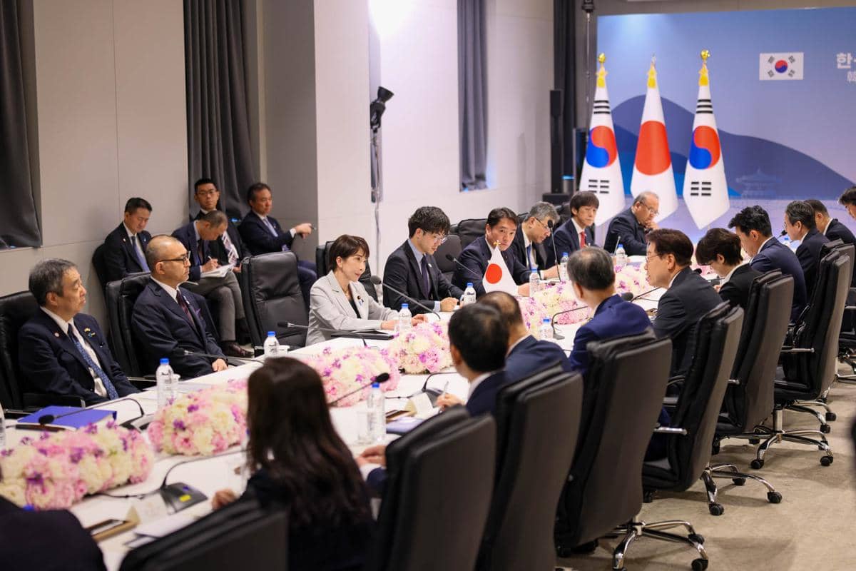 Perdana Menteri Jepang Sanae Takaichi dan Presiden Korea Selatan Lee Jae Myung saat menggelar KTT bilateral di Andong, pada 19 Mei 2026. (x.com/takaichi_sanae)