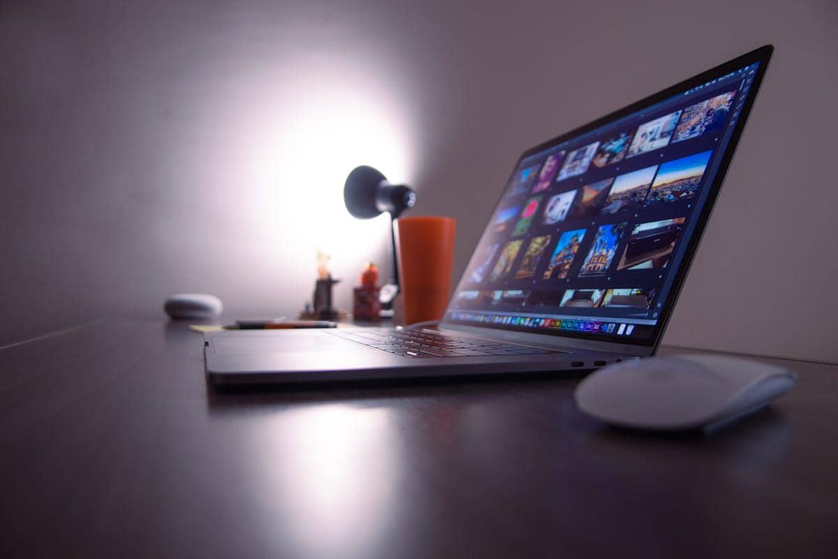 Ilustrasi laptop