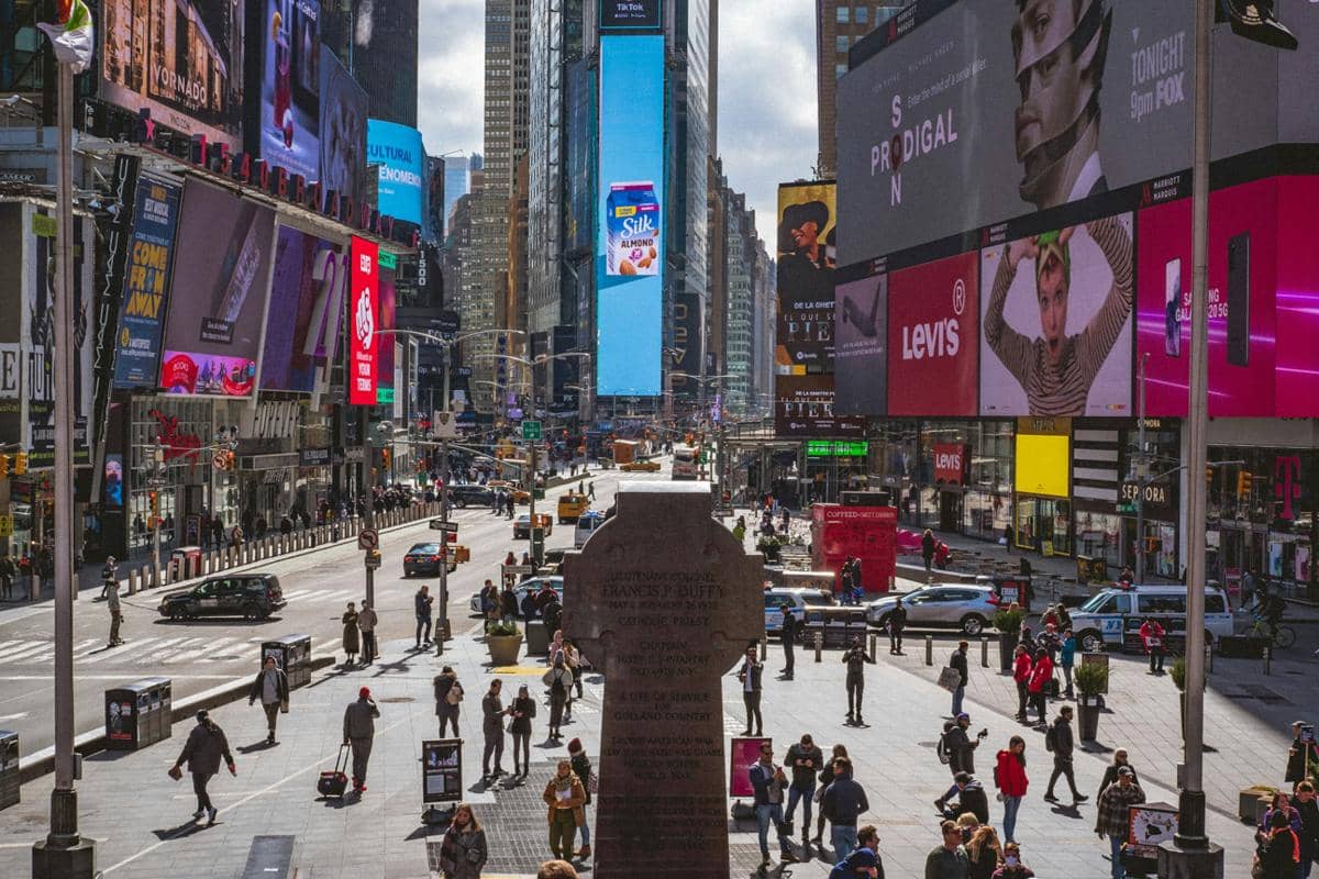ilustrasi suasana di Times Square