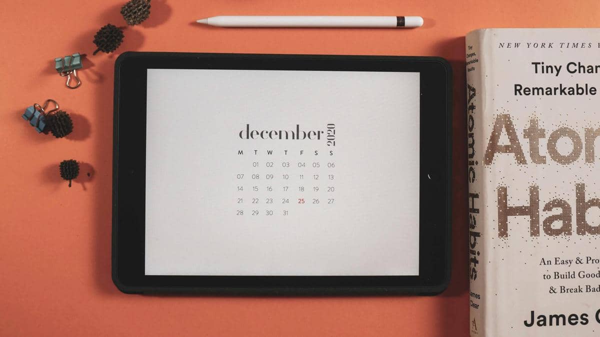 Ilustrasi penyusunan jadwal dan pembentukan kebiasaan dengan buku Atomic Habits