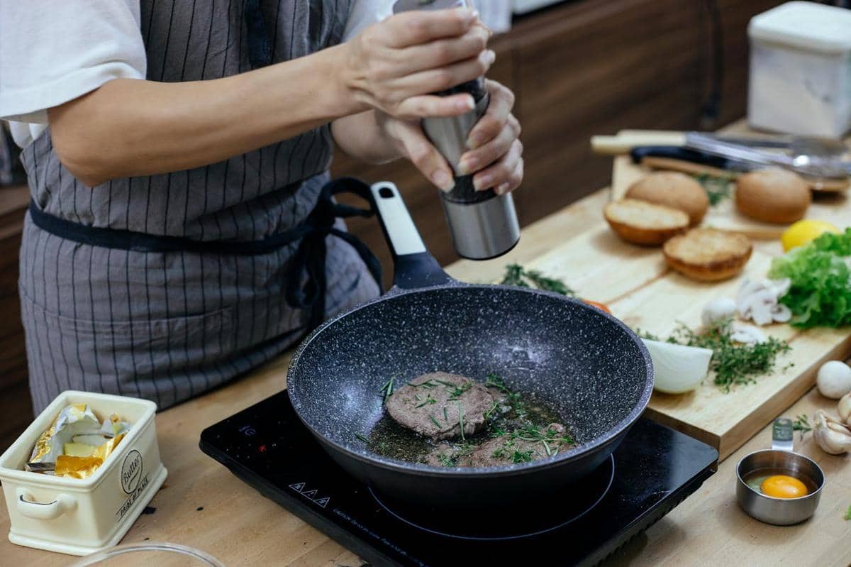 4 Tips Menjaga Kandungan Nutrisi saat Memasak Daging Sapi