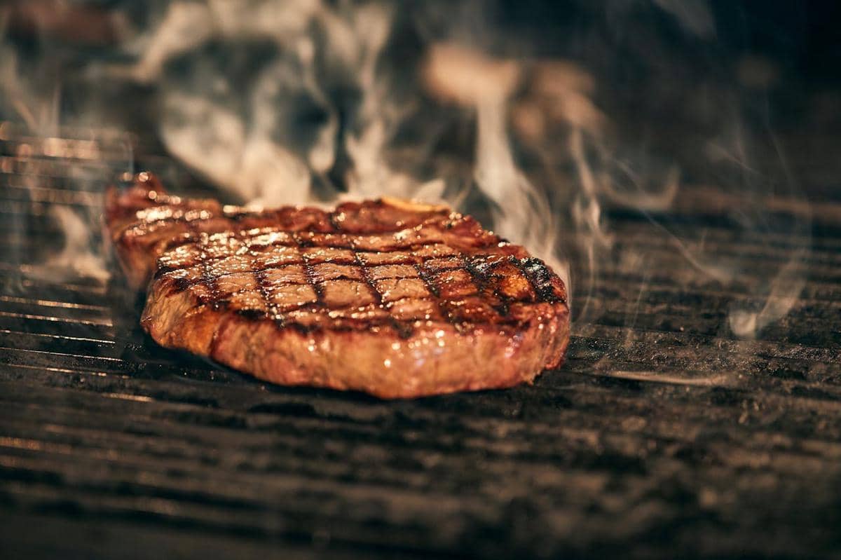 ilustrasi memasak daging