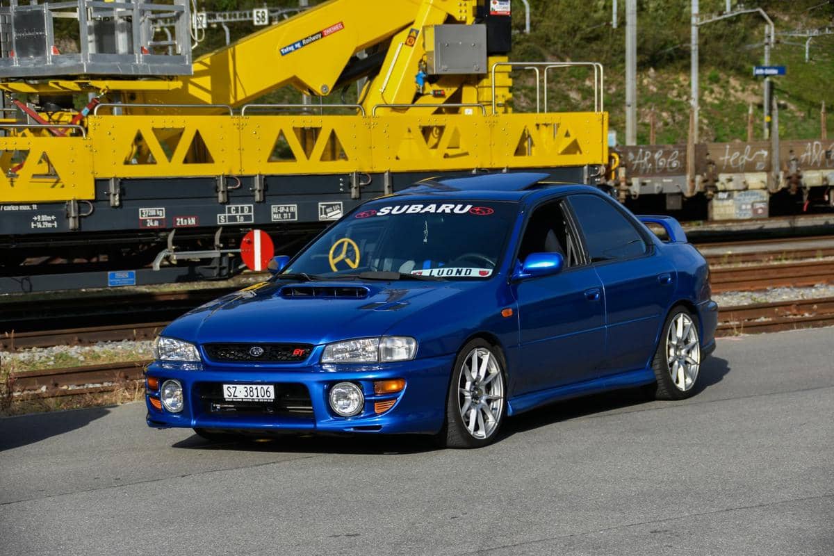 ilustrasi mobil Subaru STI
