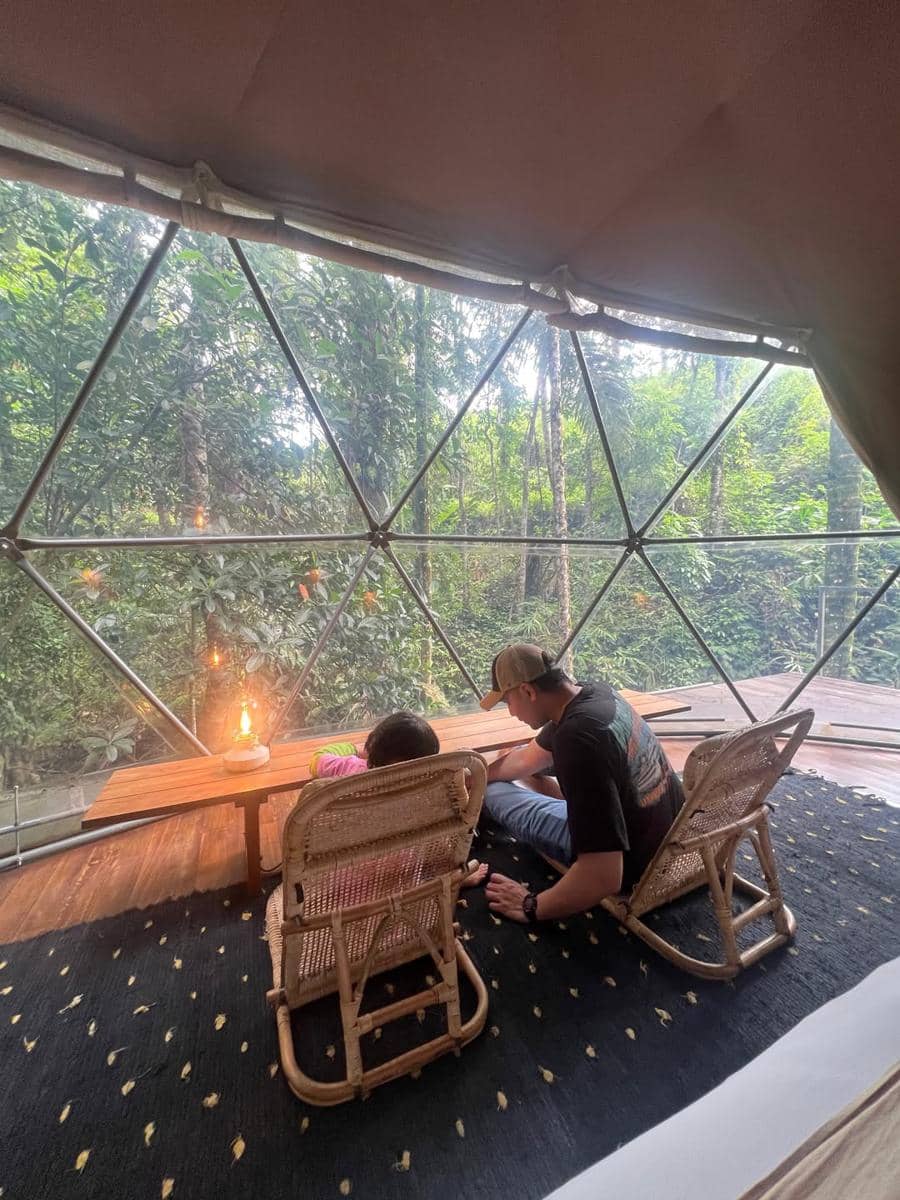 Keluarga Asmirandah glamping di Banyuwangi