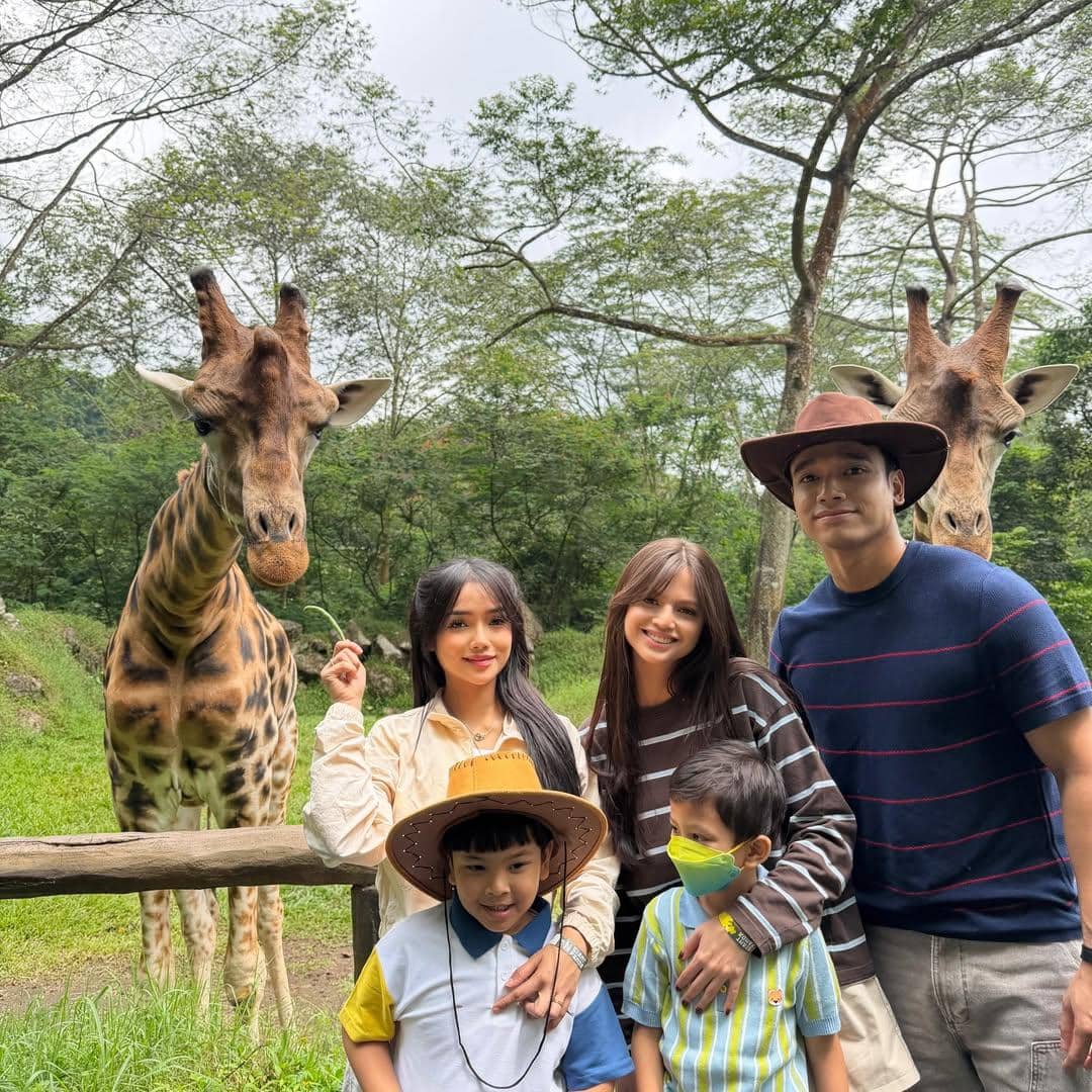 Maudy Effrosina ke Taman Safari Bogor dengan keluarga kekasih