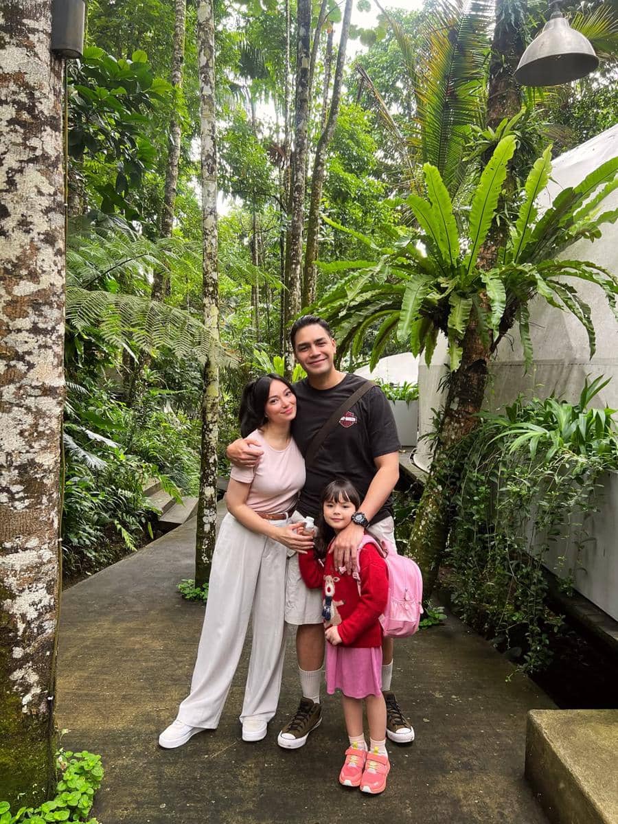 Keluarga Asmirandah glamping di Banyuwangi
