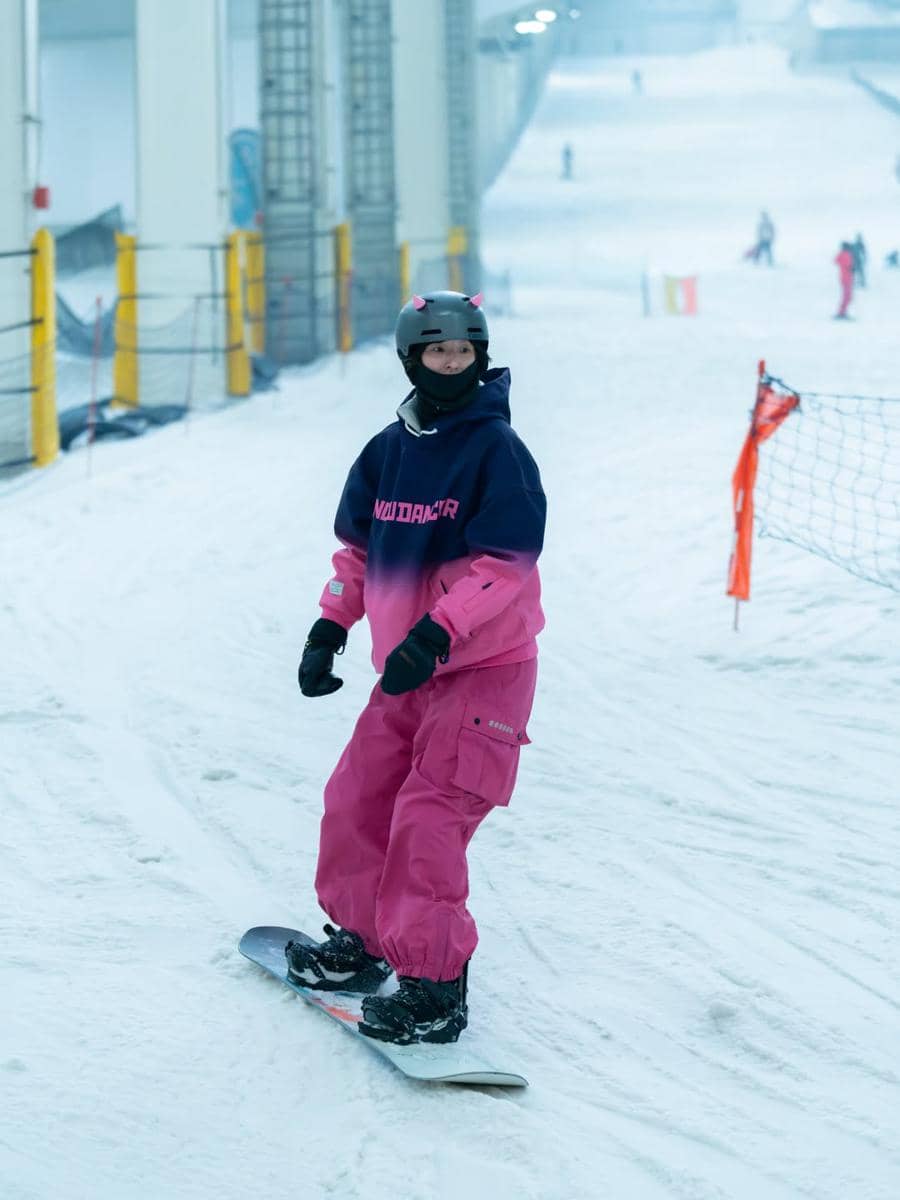 arena ski salju indoor di American Dream (instagram.com/bigsnowad)