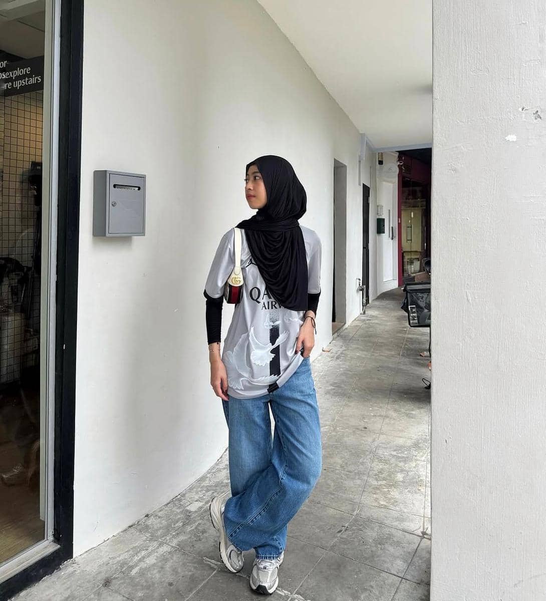 Outfit nobar piala dunia untuk cewek berhijab